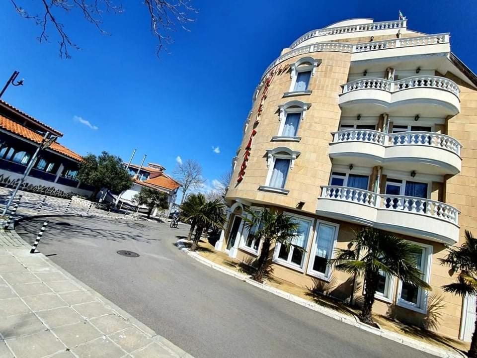 Family Hotel Paros Pomorie Exterior foto