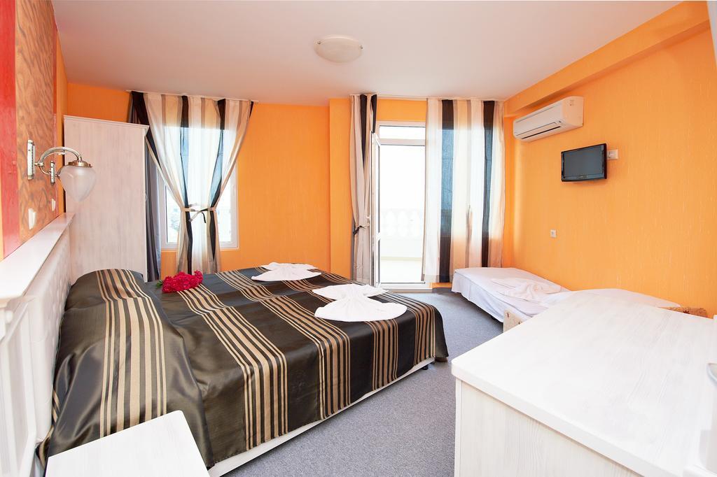 Family Hotel Paros Pomorie Cameră foto