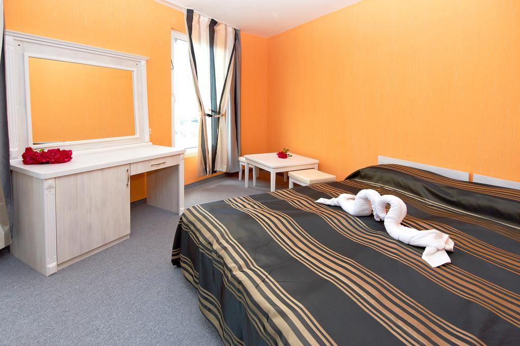 Family Hotel Paros Pomorie Cameră foto