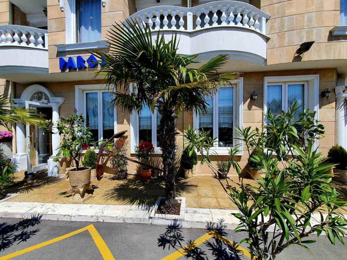 Family Hotel Paros Pomorie Exterior foto