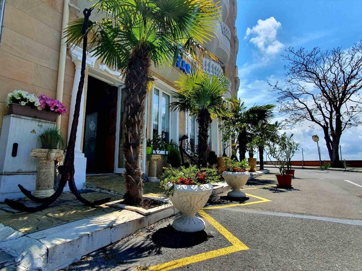 Family Hotel Paros Pomorie Exterior foto